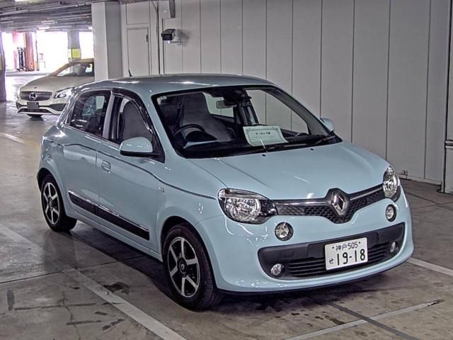 2017 Renault Twingo - photo 1 2017 Renault Twingo Sedan for sale, Japanese used car export - photo 1 of 3 | GULJI TRADERS