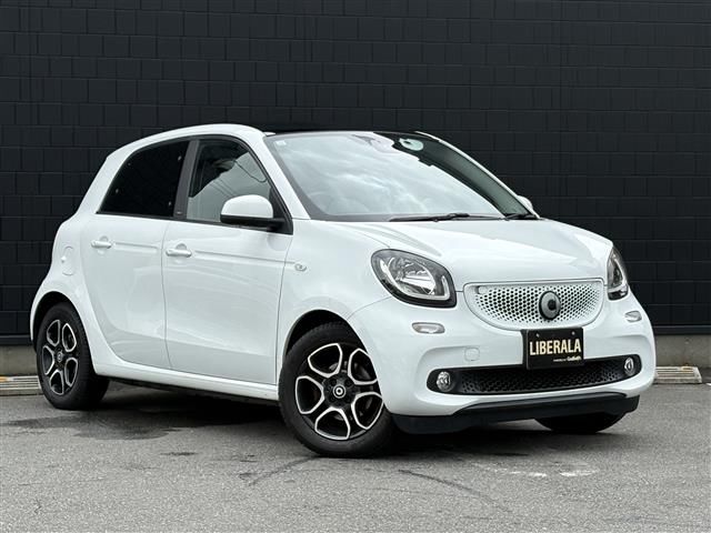 2017 Smart ForFour smart - photo 1 2017 Smart ForFour smart White Sedan for sale, Japanese used car export | GULJI TRADERS