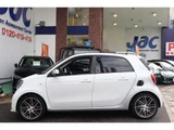 2017 Smart ForFour BRABUS Exclusive White Sedan for sale, Japanese used car export - photo 6 of 9 | GULJI TRADERS