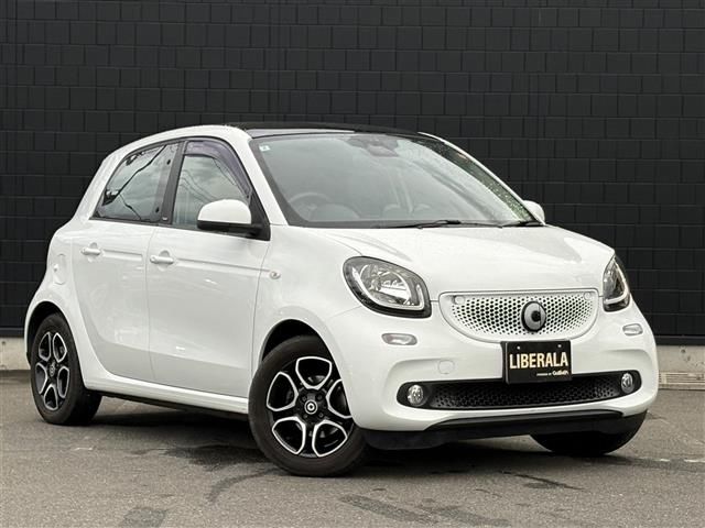 2020 Smart ForFour Smart Forfour Prime White Sedan for sale, Japanese used car export - photo 1 of 23 | GULJI TRADERS
