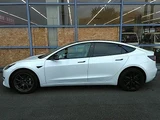 2022 Tesla Model 3 RWD 4-door Automatic 2WD 5-seater White Sedan for sale, Japanese used car export - photo 16 of 24 | GULJI TRADERS