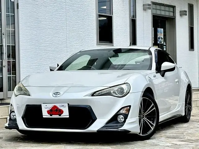 2012 Toyota 86 GT Limited Pearl Coupe for sale, Japanese used car export - photo 1 of 9 | GULJI TRADERS