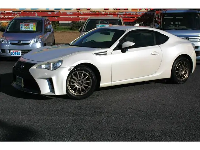 2012 Toyota 86 G Pearl Coupe for sale, Japanese used car export - photo 1 of 63 | GULJI TRADERS