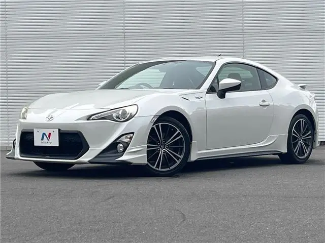2012 Toyota 86 GT Limited - photo 1 2012 Toyota 86 GT Limited Pearl Coupe for sale, Japanese used car export - photo 1 of 30 | GULJI TRADERS