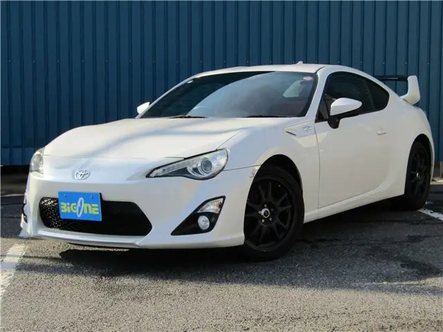 2012 Toyota 86 GT Limited Pearl Coupe for sale, Japanese used car export - photo 1 of 52 | GULJI TRADERS