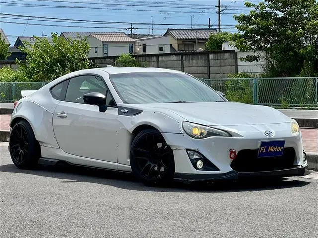 2012 Toyota 86 GT Limited 2-seater officially approved custom vehicle Pearl Coupe for sale, Japanese used car export - photo 1 of 45 | GULJI TRADERS