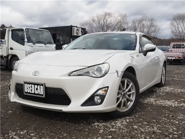 2012 Toyota 86 GT Pearl Coupe for sale, Japanese used car export - photo 1 of 31 | GULJI TRADERS