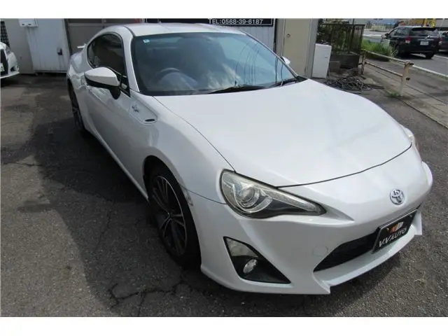2012 Toyota 86 GT Limited - photo 1 2012 Toyota 86 GT Limited Pearl Coupe for sale, Japanese used car export - photo 1 of 46 | GULJI TRADERS