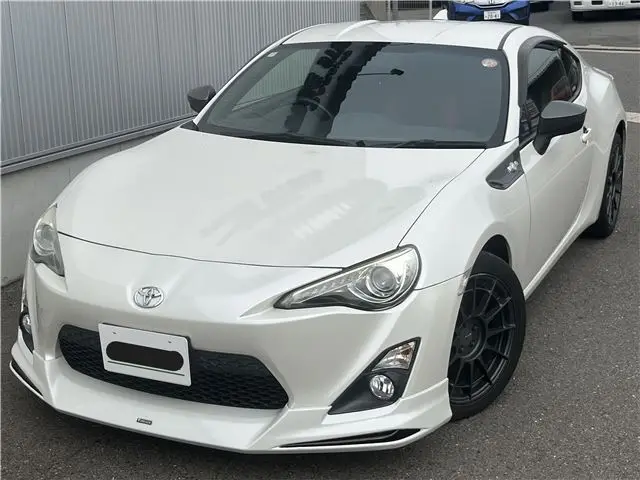 2012 Toyota 86 GT Pearl Coupe for sale, Japanese used car export - photo 1 of 31 | GULJI TRADERS