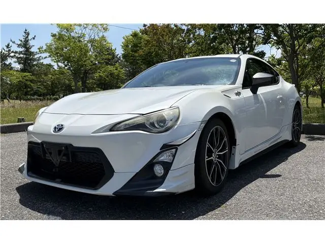 2012 Toyota 86 GT Pearl Coupe for sale, Japanese used car export - photo 1 of 25 | GULJI TRADERS