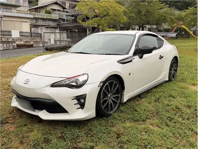 2012 Toyota 86 2.0 GT Limited Pearl Coupe for sale, Japanese used car export - photo 1 of 50 | GULJI TRADERS