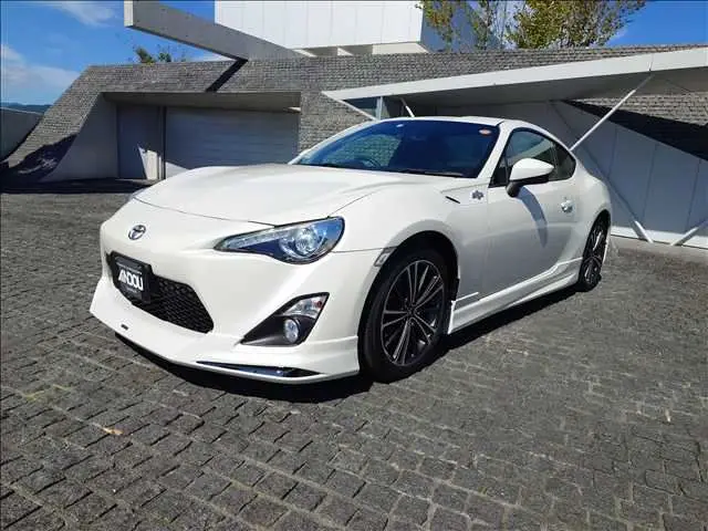 2012 Toyota 86 GT - photo 1 2012 Toyota 86 GT Pearl Coupe for sale, Japanese used car export - photo 1 of 18 | GULJI TRADERS