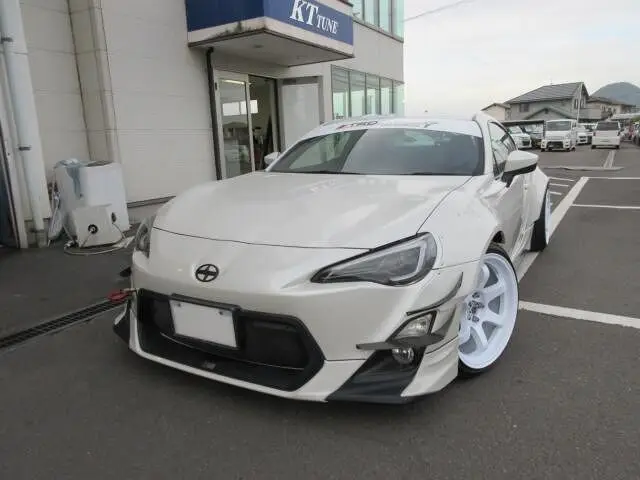 2012 Toyota 86 - photo 1 2012 Toyota 86 White Coupe for sale, Japanese used car export - photo 1 of 10 | GULJI TRADERS
