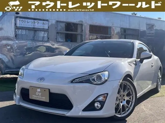 2012 Toyota 86 2.0GT - photo 1 2012 Toyota 86 2.0GT White Coupe for sale, Japanese used car export - photo 1 of 17 | GULJI TRADERS