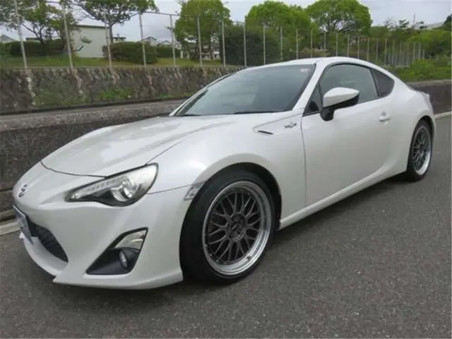 2012 Toyota 86 GT aftermarket suspension, BBS wheels, 6-speed manual transmission. White Coupe for sale, Japanese used car export - photo 1 of 21 | GULJI TRADERS