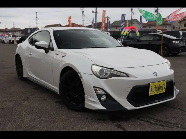 2012 Toyota 86 GT Pearl Coupe for sale, Japanese used car export - photo 1 of 24 | GULJI TRADERS