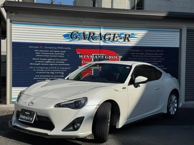 2012 Toyota 86 2.0 GT White Coupe for sale, Japanese used car export - photo 1 of 9 | GULJI TRADERS