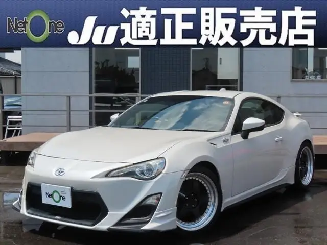 2012 Toyota 86 2.0 GT White Coupe for sale, Japanese used car export - photo 1 of 9 | GULJI TRADERS