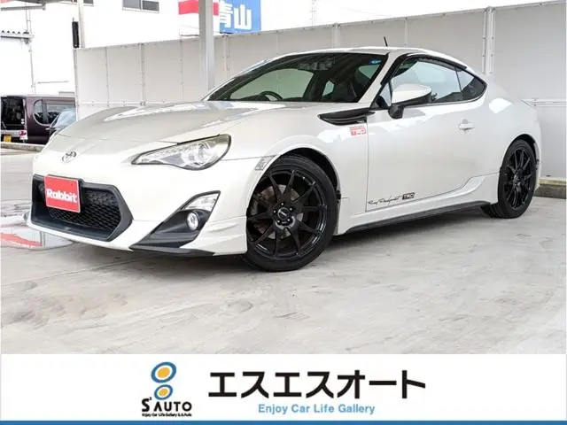 2013 Toyota 86 2.0 GT Limited Pearl Coupe for sale, Japanese used car export - photo 1 of 56 | GULJI TRADERS