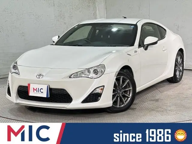 2013 Toyota 86 2.0 G Pearl Coupe for sale, Japanese used car export - photo 1 of 39 | GULJI TRADERS