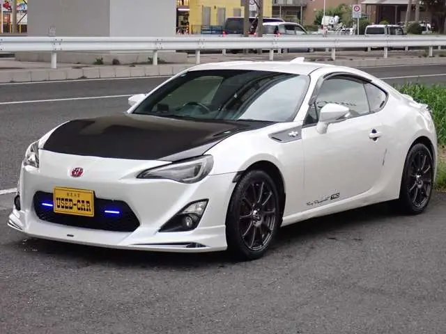 2013 Toyota 86 2.0 GT Pearl Coupe for sale, Japanese used car export - photo 1 of 36 | GULJI TRADERS