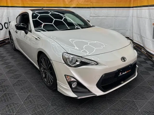 2013 Toyota 86 GT Pearl Coupe for sale, Japanese used car export - photo 1 of 6 | GULJI TRADERS