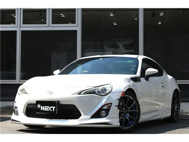 2013 Toyota 86 GT - photo 1 2013 Toyota 86 GT Pearl Coupe for sale, Japanese used car export - photo 1 of 25 | GULJI TRADERS