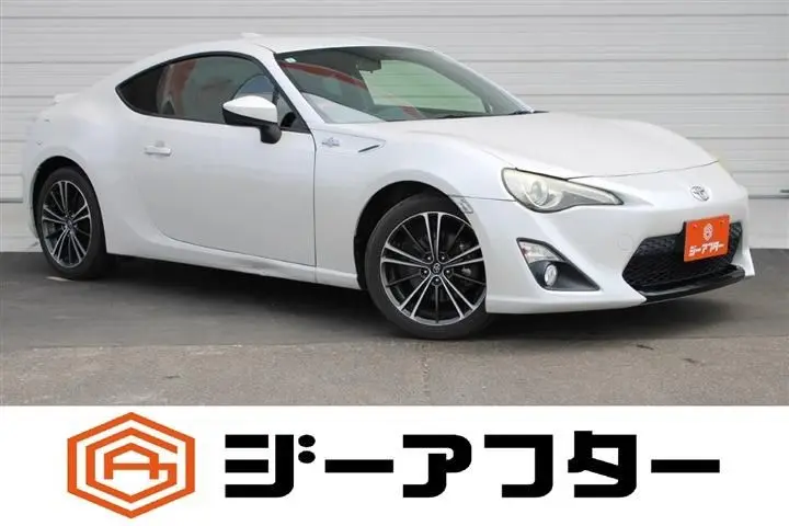 2013 Toyota 86 2.0GT White Coupe for sale, Japanese used car export - photo 1 of 30 | GULJI TRADERS
