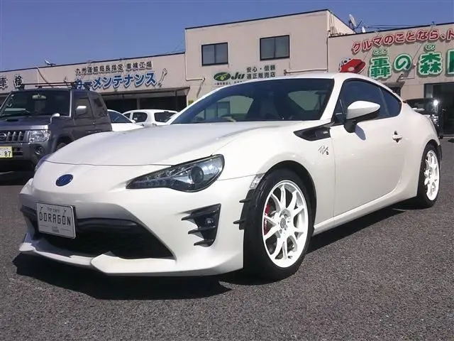 2013 Toyota 86 GT Limited, one owner, 6MT - photo 1 2013 Toyota 86 GT Limited, one owner, 6MT Pearl Coupe for sale, Japanese used car export - photo 1 of 30 | GULJI TRADERS