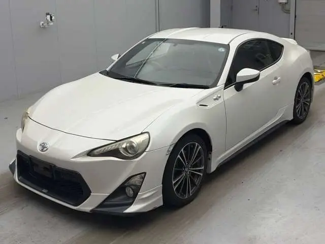 2013 Toyota 86 White Coupe for sale, Japanese used car export - photo 1 of 14 | GULJI TRADERS