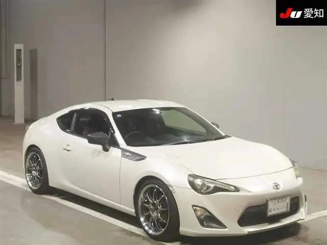 2013 Toyota 86 GT - photo 1 2013 Toyota 86 GT White Coupe for sale, Japanese used car export - photo 1 of 9 | GULJI TRADERS