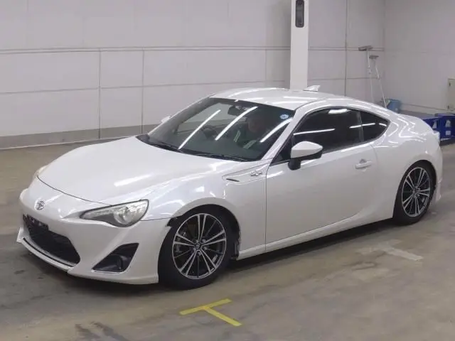 2013 Toyota 86 GT Pearl Coupe for sale, Japanese used car export - photo 1 of 3 | GULJI TRADERS