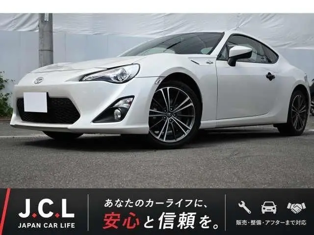 2013 Toyota 86 2.0 GT White Coupe for sale, Japanese used car export - photo 1 of 9 | GULJI TRADERS