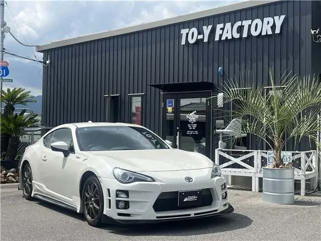 2014 Toyota 86 GT☆KUHL RACING Full Aero☆ - photo 1 2014 Toyota 86 GT☆KUHL RACING Full Aero☆ Pearl Coupe for sale, Japanese used car export - photo 1 of 29 | GULJI TRADERS