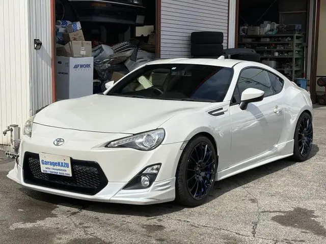 2014 Toyota 86 2.0 GT Pearl Coupe for sale, Japanese used car export - photo 1 of 50 | GULJI TRADERS