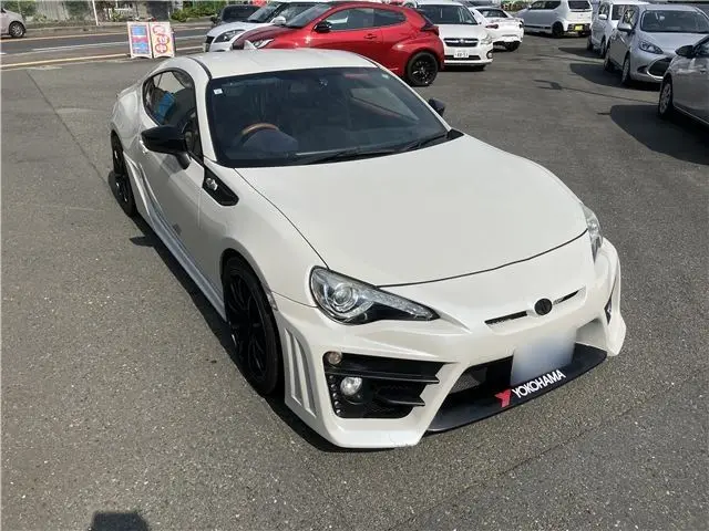 2015 Toyota 86 GT Limited TOM's Supercharger - photo 1 2015 Toyota 86 GT Limited TOM's Supercharger Pearl Coupe for sale, Japanese used car export - photo 1 of 65 | GULJI TRADERS