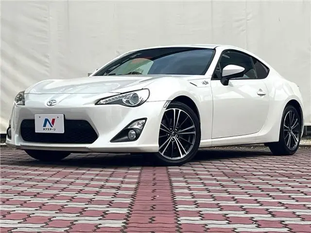 2015 Toyota 86 GT Pearl Coupe for sale, Japanese used car export - photo 1 of 30 | GULJI TRADERS