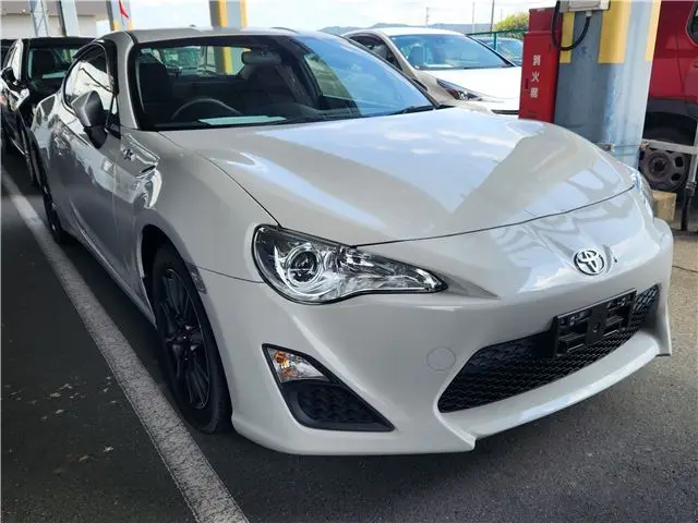 2015 Toyota 86 G☆Automatic transmission vehicle☆Mileage in the 20,000km range! - photo 1 2015 Toyota 86 G☆Automatic transmission vehicle☆Mileage in the 20,000km range! Pearl Coupe for sale, Japanese used car export - photo 1 of 14 | GULJI TRADERS