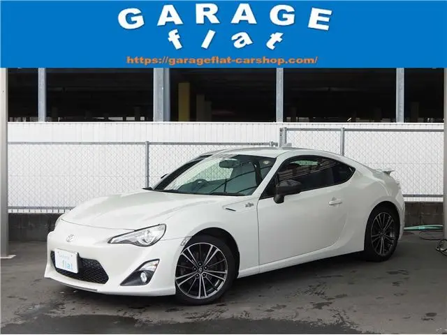 2015 Toyota 86 GT Limited, Full-segment SD Navigation, Backup Camera, BLITZ Tower Bar Pearl Coupe for sale, Japanese used car export - photo 1 of 33 | GULJI TRADERS