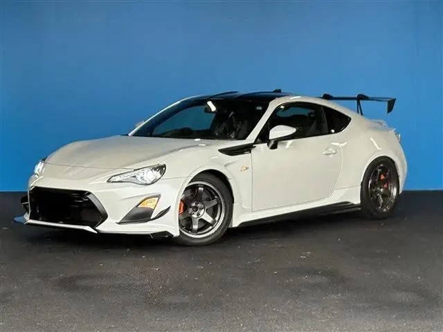 2015 Toyota 86 14R-60 White Coupe for sale, Japanese used car export - photo 1 of 30 | GULJI TRADERS