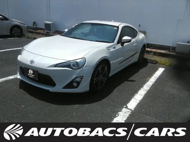 2015 Toyota 86 2000 GT 2-door 6-speed automatic transmission 2WD 4-seater - photo 1 2015 Toyota 86 2000 GT 2-door 6-speed automatic transmission 2WD 4-seater White Coupe for sale, Japanese used car export - photo 1 of 3 | GULJI TRADERS