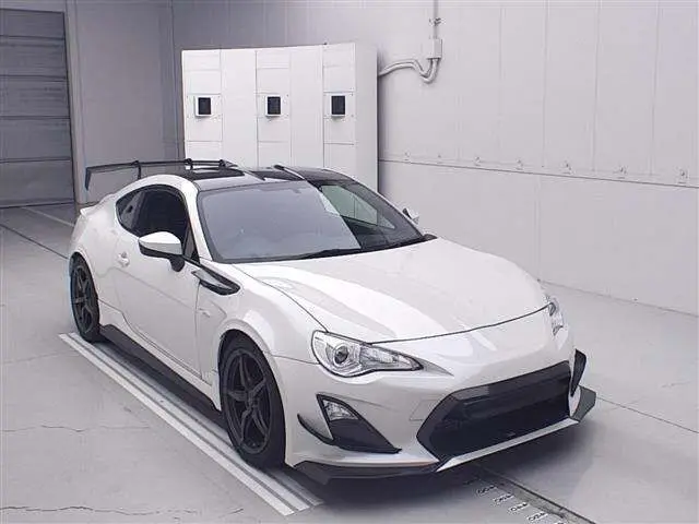 2015 Toyota 86 14R-60 Pearl Coupe for sale, Japanese used car export - photo 1 of 12 | GULJI TRADERS