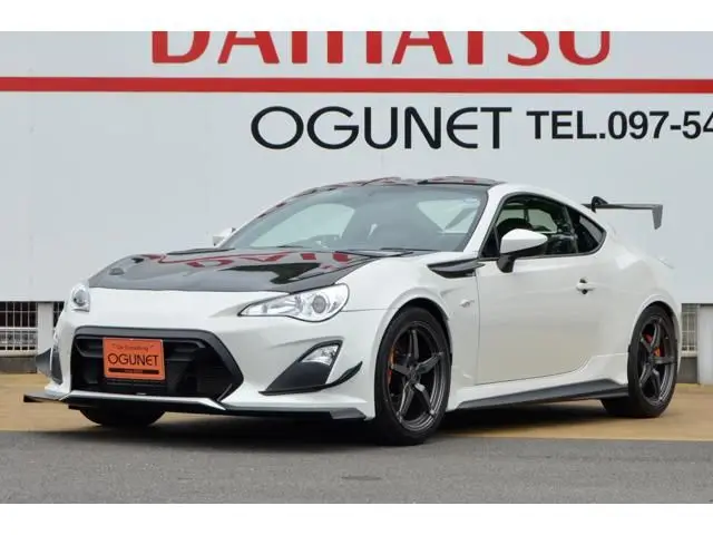 2015 Toyota 86 14R-60 Pearl Coupe for sale, Japanese used car export - photo 1 of 20 | GULJI TRADERS