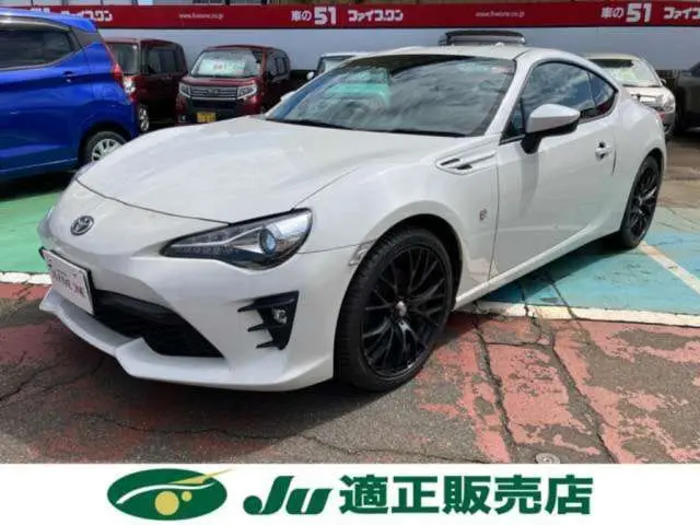 2016 Toyota 86 GT Limited Strada Full Seg Pearl Coupe for sale, Japanese used car export - photo 1 of 45 | GULJI TRADERS
