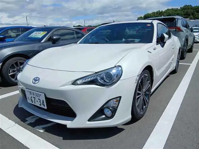 2016 Toyota 86 GT Pearl Coupe for sale, Japanese used car export - photo 1 of 9 | GULJI TRADERS