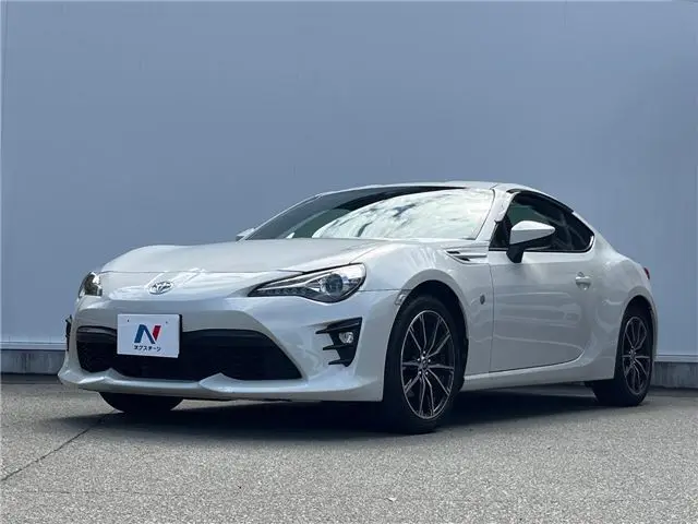 2017 Toyota 86 GT - photo 1 2017 Toyota 86 GT Pearl Coupe for sale, Japanese used car export - photo 1 of 30 | GULJI TRADERS