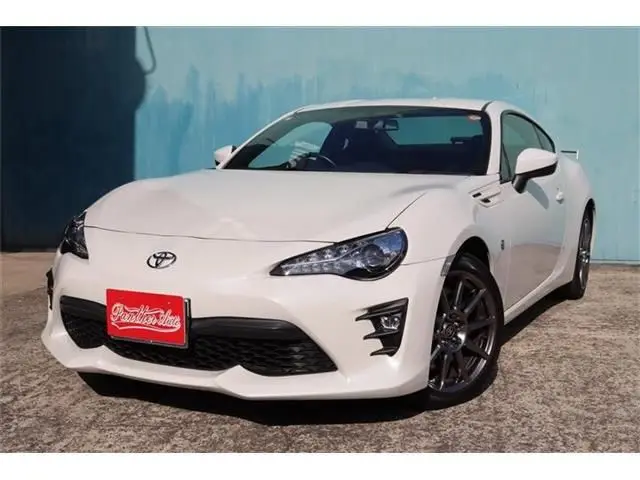 2017 Toyota 86 2.0GT Limited Hyper Performance Package Pearl Coupe for sale, Japanese used car export - photo 1 of 24 | GULJI TRADERS