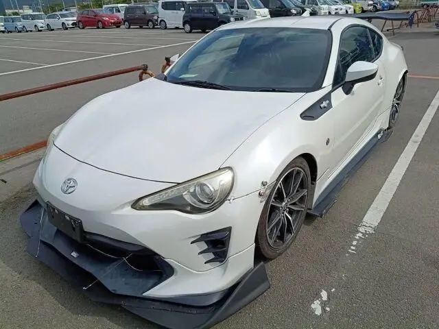 2019 Toyota 86 GT Limited - photo 1 2019 Toyota 86 GT Limited Pearl Coupe for sale, Japanese used car export - photo 1 of 6 | GULJI TRADERS