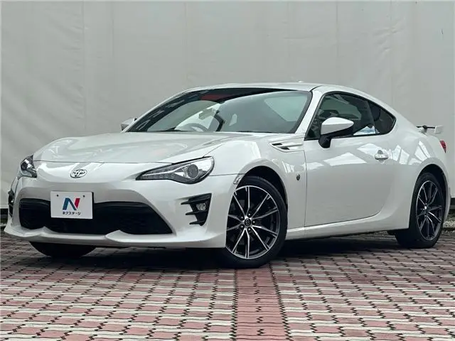 2020 Toyota 86 GT Limited Pearl Coupe for sale, Japanese used car export - photo 1 of 30 | GULJI TRADERS