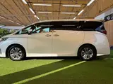 2025 Toyota Alphard △Z 7-seater Pearl Van for sale, Japanese used car export - photo 18 of 20 | GULJI TRADERS